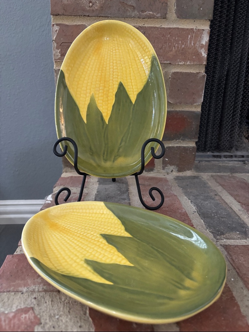 Set of 2 Vintage Shawnee oven-proof 68 corn cob ceramic dishes